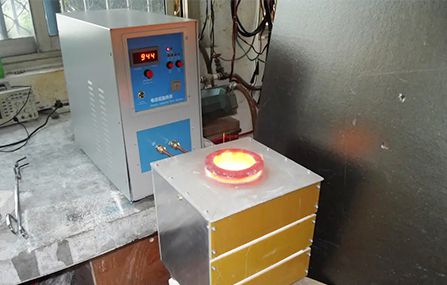 Why is a small gold melting furnace an ideal gold melting tool in the laboratory?